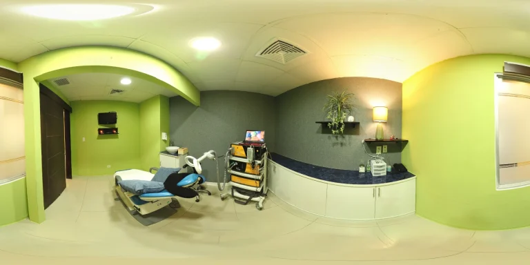 Área de escaneo digital de la clínica dental del Dr. Virgilio Castillero en Panamá, equipada con tecnología CAD/CAM y sistemas de precisión para diagnóstico y planificación de tratamientos.